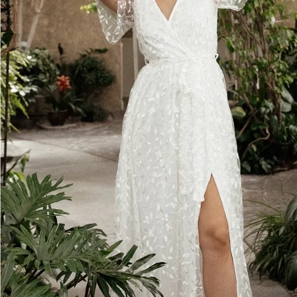 Baltic Born | Dresses | Baltic Born White Floral Maxi Dress | Poshmark Baltic Born | Dresses | Baltic Born White Floral Maxi Dress | Poshmark